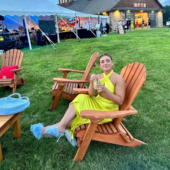 Meet your Posher, Taylor - Picture 2 of 3